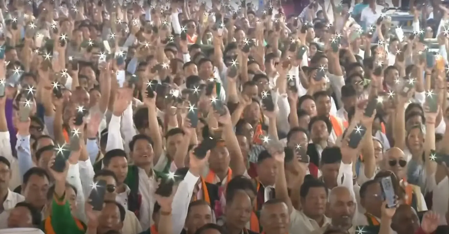 क्या पीएम मोदी की जीएसटी बचत उत्सव में जनता ने फ्लैश लाइट जलाकर समर्थन दिया?
