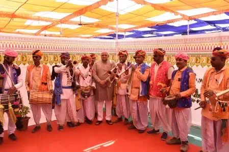 गुजरात : 17 जिलों के जनजातीय समुदायों के 2,000 व्यक्तियों की होगी जीनोम सीक्वेंसिंग