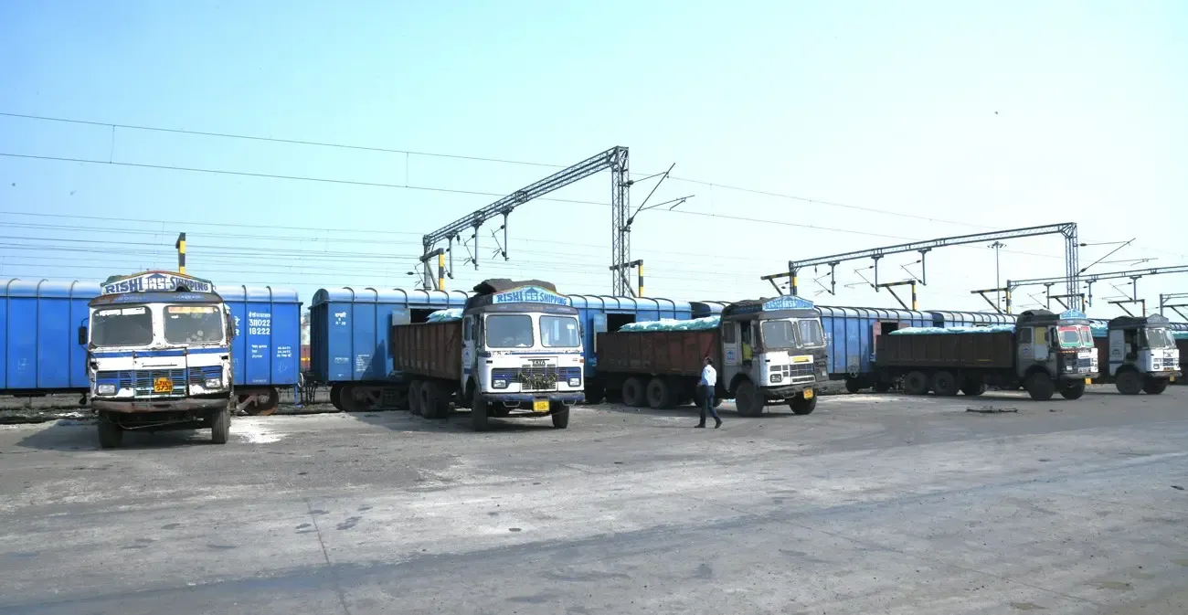 Ahmedabad Railway Division hits ₹852 crore revenue in September 2026