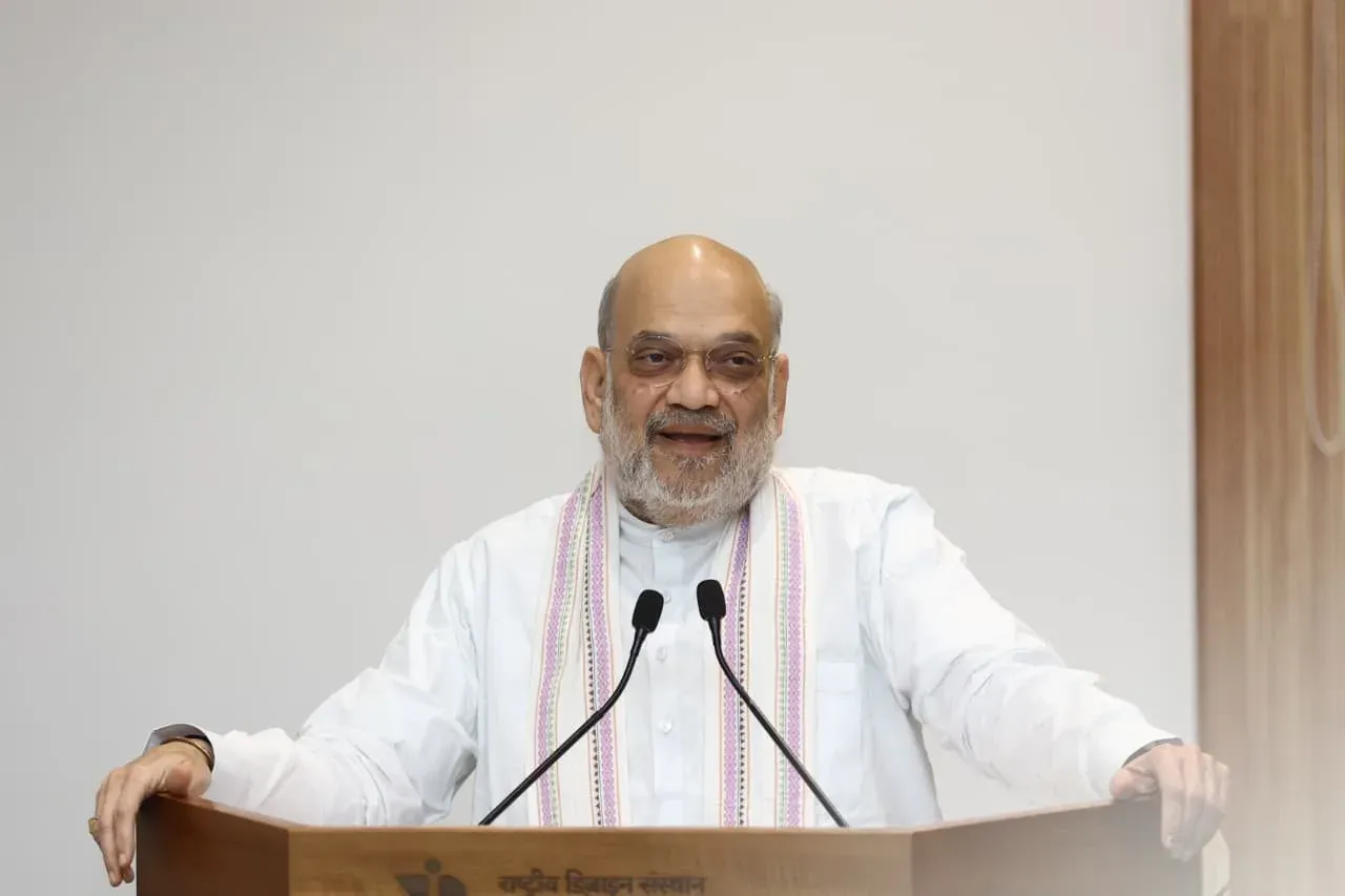 Amit Shah praises Patan Patola's scientific design at NID Gandhinagar inauguration