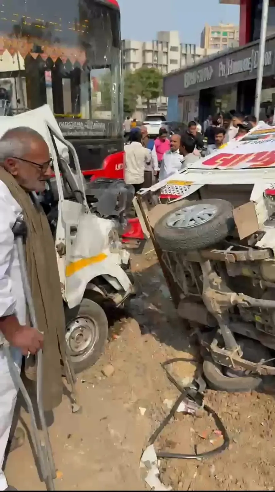 What Happened When an AMTS Bus Crashed with Three Vehicles?