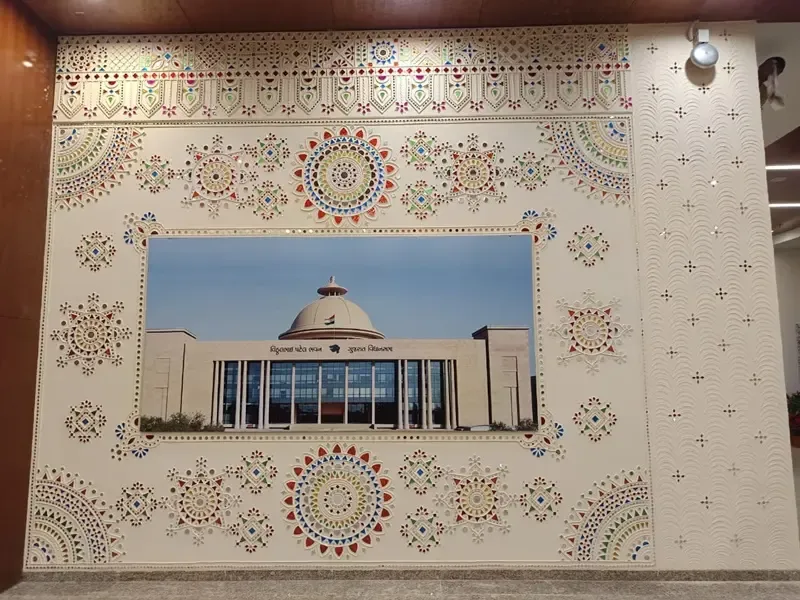 How is the Gujarat Assembly Showcasing Traditional Arts Before the Budget Session?