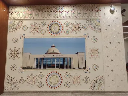 How is the Gujarat Assembly Showcasing Traditional Arts Before the Budget Session?
