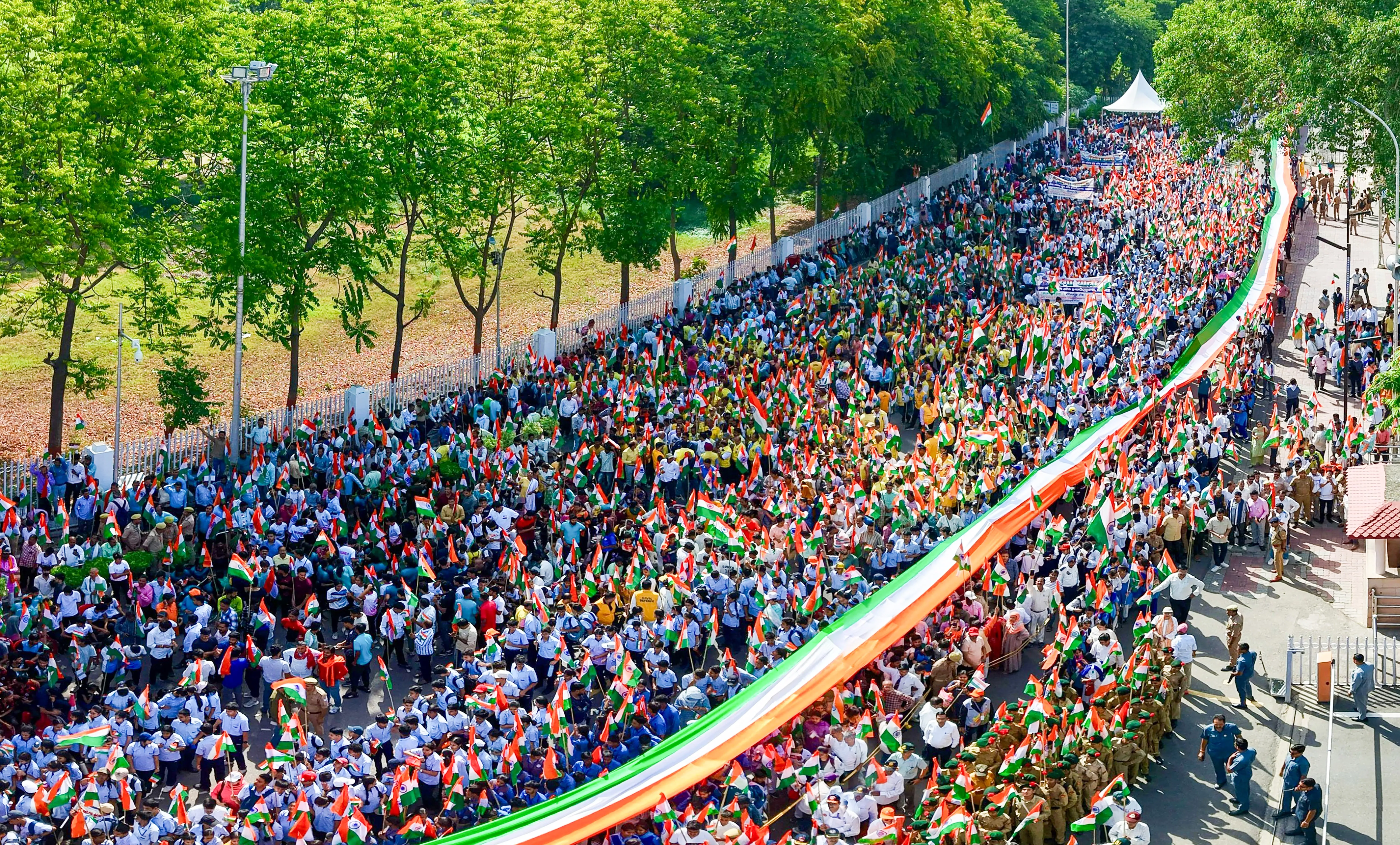 How is Bhuj Preparing a Grand Welcome for PM Modi with a 1,000-Meter Tricolour?