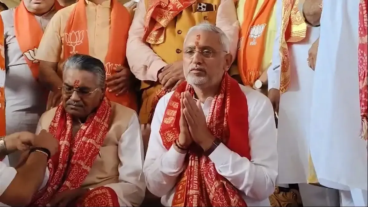 क्या भाजपा प्रदेश अध्यक्ष ने विश्व शांति के लिए शक्तिपीठ अंबाजी मंदिर में नवचंडी यज्ञ शुरू किया?