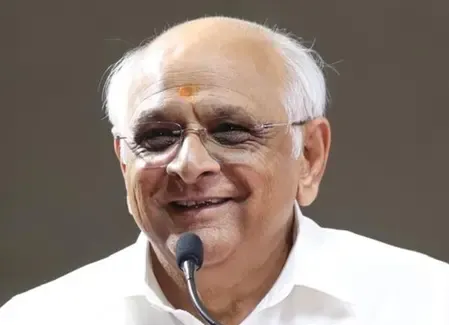 How is the Gujarat Cabinet Prioritizing Public Grievance Hearings?
