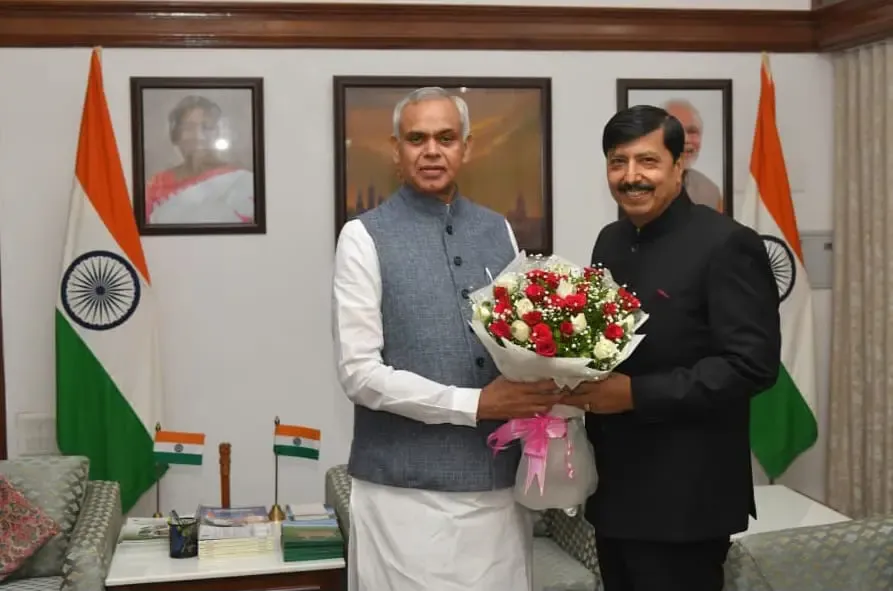 Did Gujarat Chief Secretary Manoj Kumar Das Meet Governor Devvrat at Raj Bhavan?