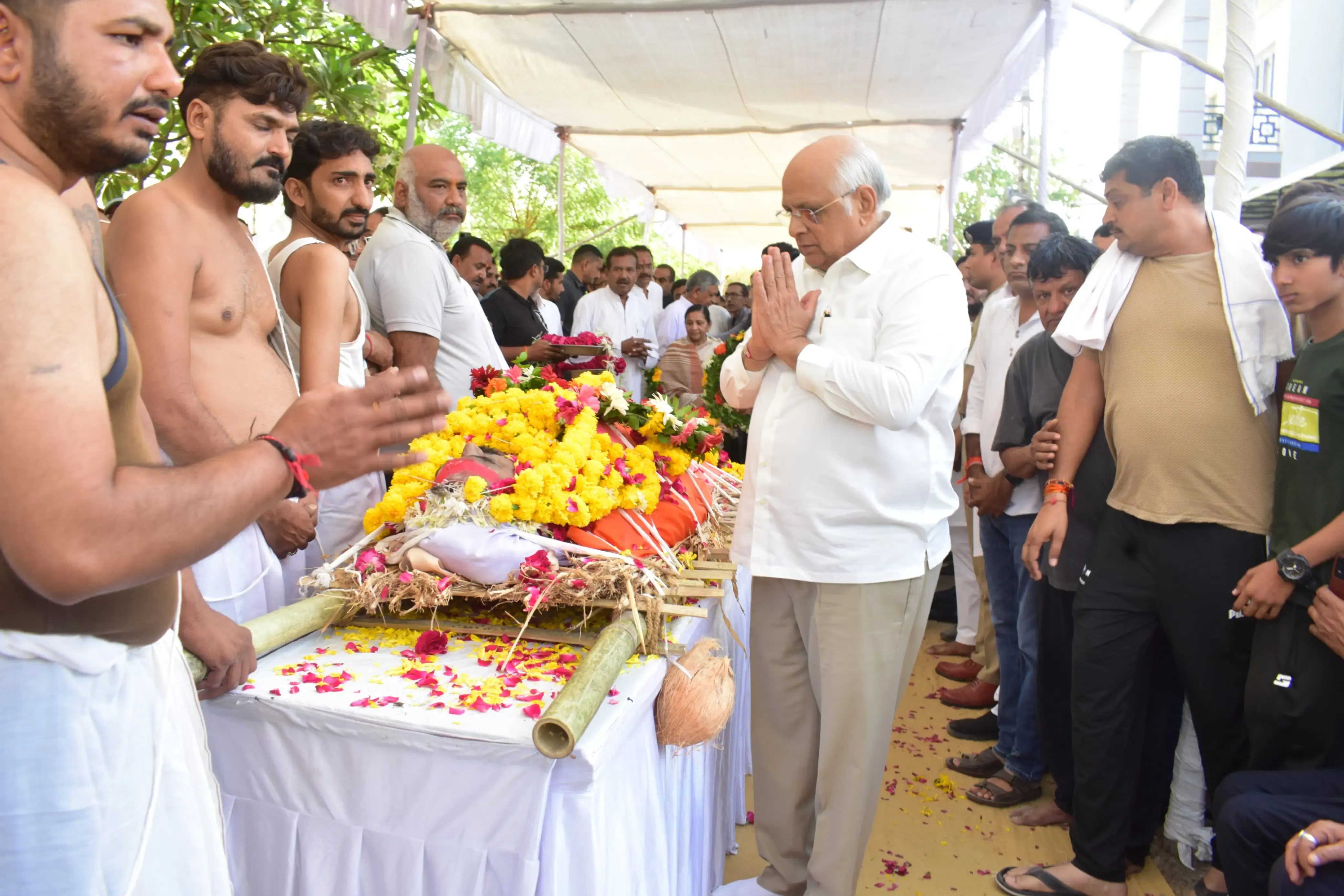 Gujarat Chief Minister Pays Tribute to Pahalgam Terror Attack Victims