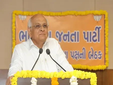Gujarat Chief Minister Honors 34 UPSC 2025 Achievers from State