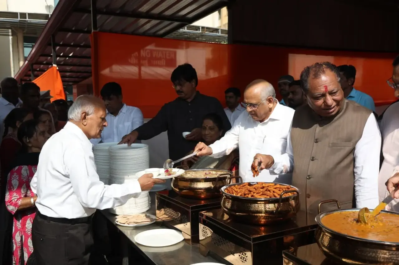 Gujarat CM Bhupendra Patel distributes fruits, ration kits on Amit Shah's birthday