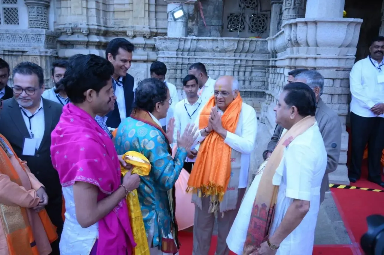 Did Gujarat CM Bhupendra Patel Pray at Dwarkadhish Temple and Review Lion Conservation in Gir?