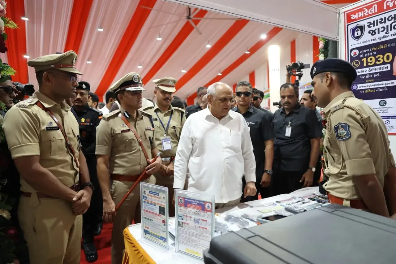 Gujarat CM Bhupendra Patel reviews Chetak Commando arms at Amreli expo
