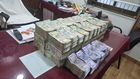 दाहोद में ₹2.56 करोड़ की बेहिसाबी नकदी जब्त, अर्टिगा कार से हुई बरामदगी; आयकर विभाग को सूचना