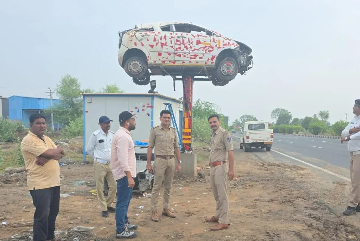 Wrecked car on NH-48 in Sabarkantha warns motorists of road danger