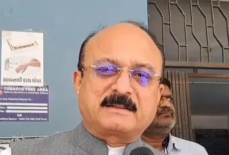 दिल्ली के शिक्षा मंत्री ने गुजरात के सरकारी स्कूलों का किया निरीक्षण, की सराहना