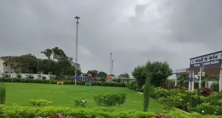 How is Gujarat Expanding Urban Gardens Under AMRUT 2.0?