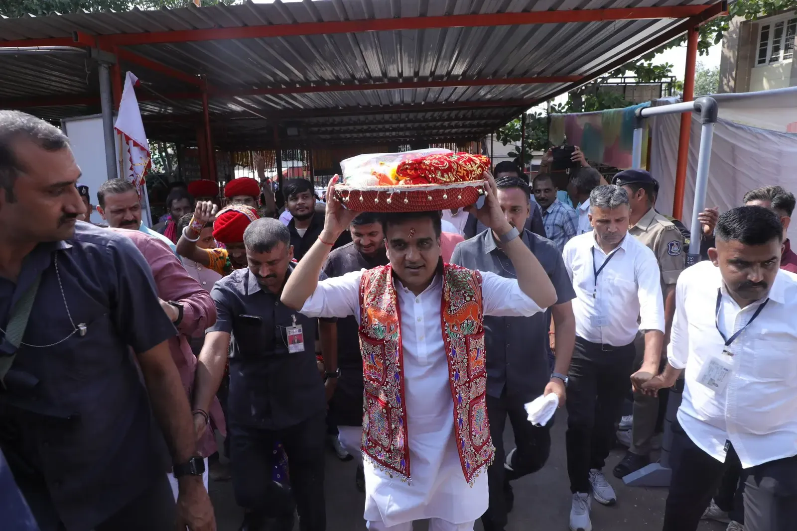 Gujarat Dy CM Harsh Sanghavi offers Navratri prayers at Chotila's Chamunda Mata temple