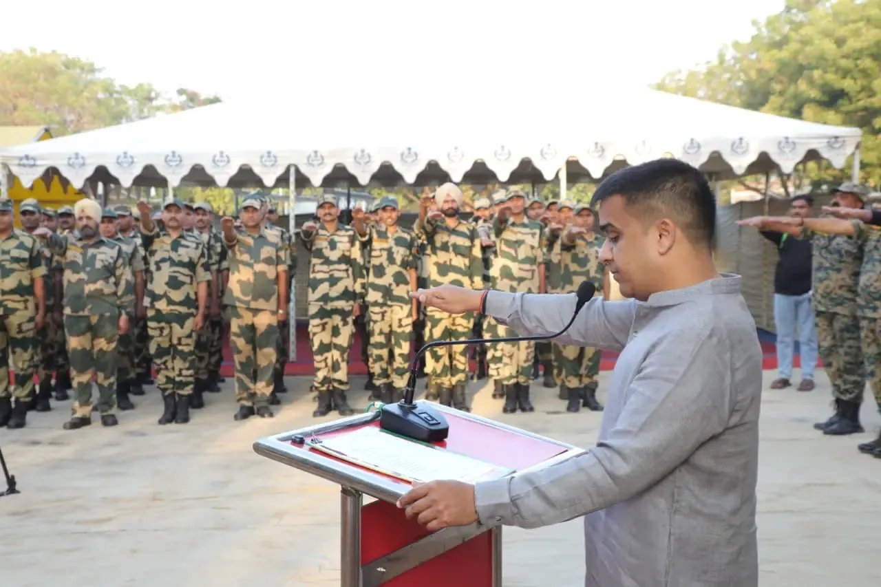 Did Gujarat Dy CM Join Soldiers in Singing Vande Mataram at Kutch Border?