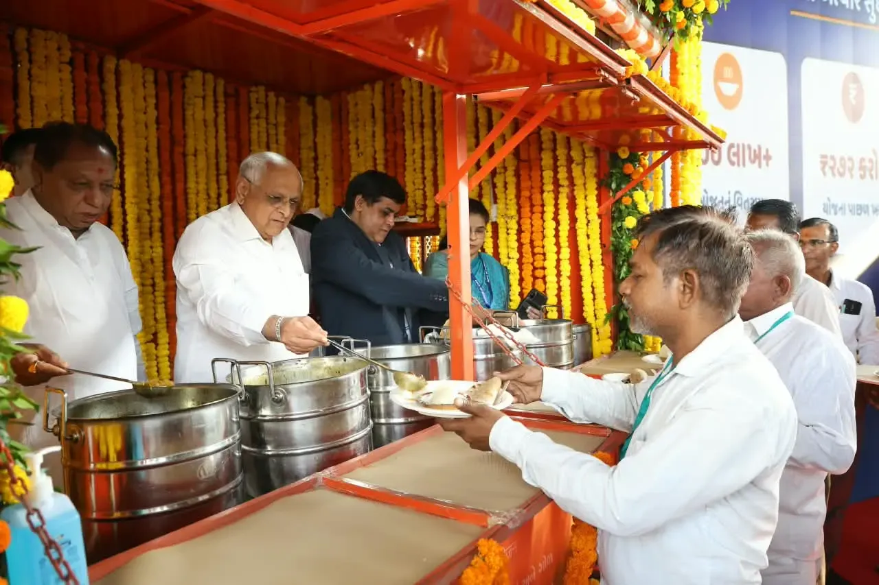 Gujarat's Shramik Annapurna scheme expands to 394 centres, targets 45,000 meals daily