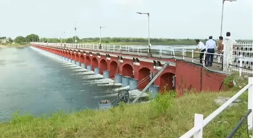 Gujarat: Initiatives for Flood Prevention in Vadodara's Vishwamitri River and Surrounding Reservoirs