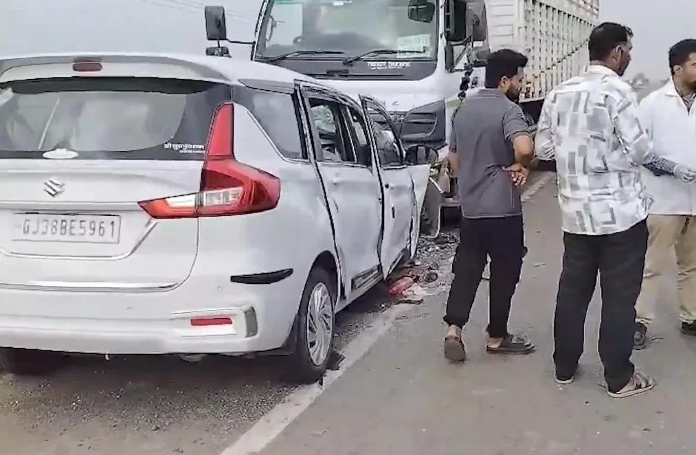 Junagadh road crash kills 4 from Banaskantha family near Majevadi
