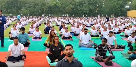 गिफ्ट सिटी में अंतरराष्ट्रीय योग दिवस: 1,500 से अधिक कॉर्पोरेट कर्मियों ने किया योगाभ्यास