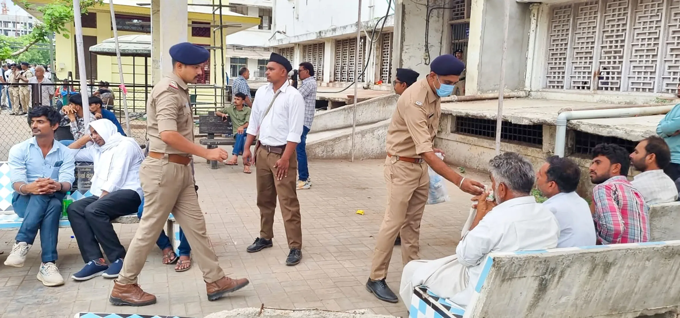 How is the Gujarat government supporting families of plane crash victims?