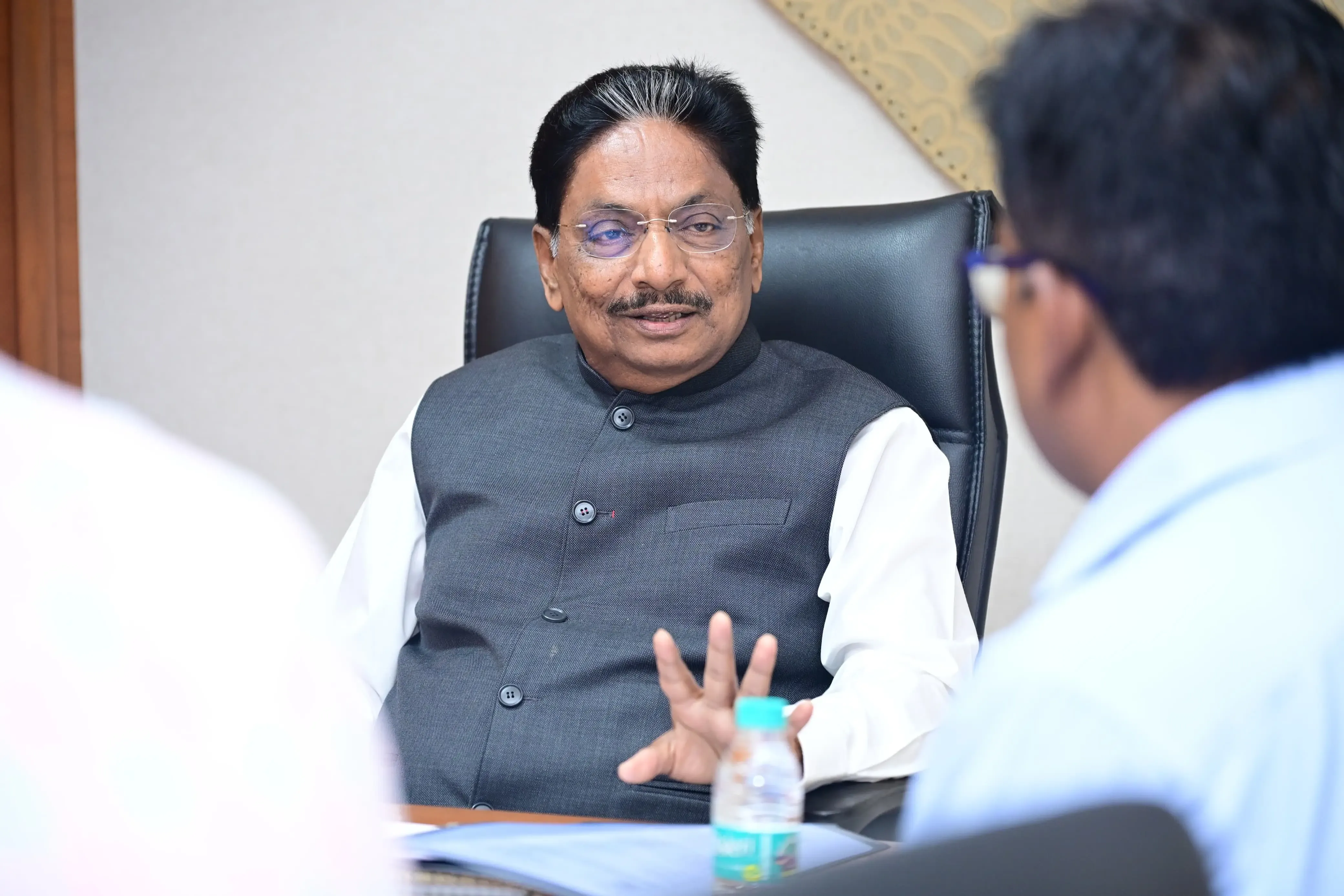 How is the Gujarat government rescuing 141 stranded tourists in Uttarkhand's flash floods?