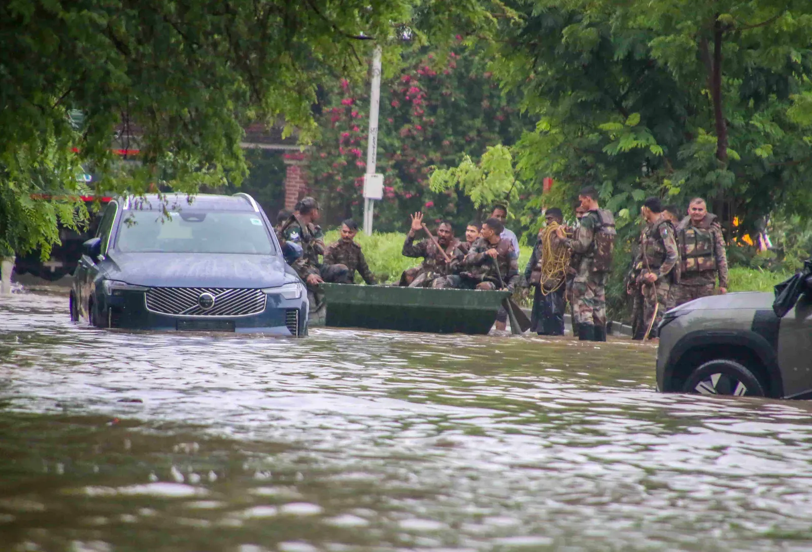 Gujarat floods: Rescue ops near end, govt releases ₹40 crore for relief