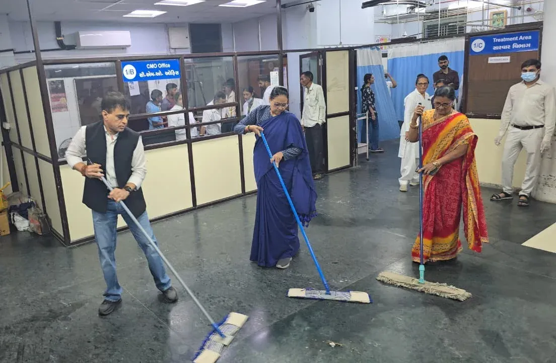 Gujarat's Namo Swachhata Abhiyan clears 5.49 lakh items, frees 1,677 rooms in 6 days
