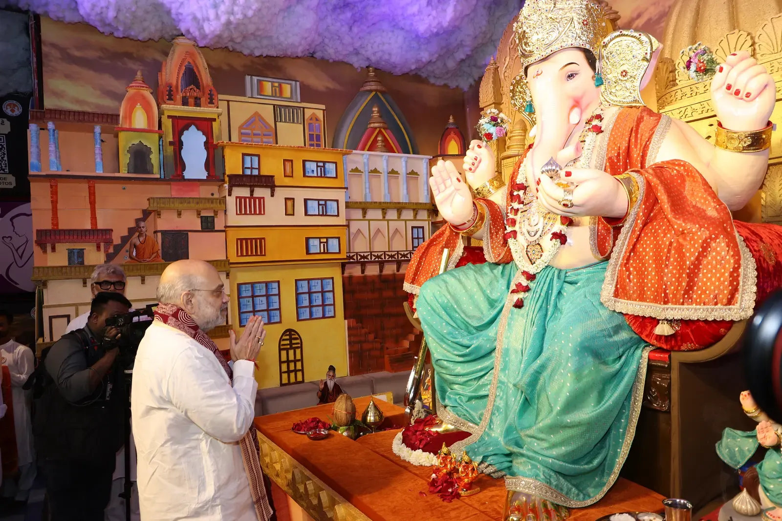 Amit Shah joins Ganeshotsav Maha Aarti in Ahmedabad; surplus funds 15,000 nutrition kits