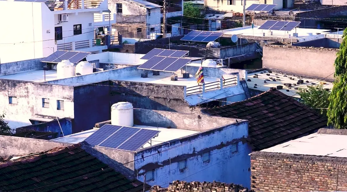 क्या गुजरात का दुधाला गांव सौर ऊर्जा के जरिए बिल शून्य करने में सफल हुआ है?