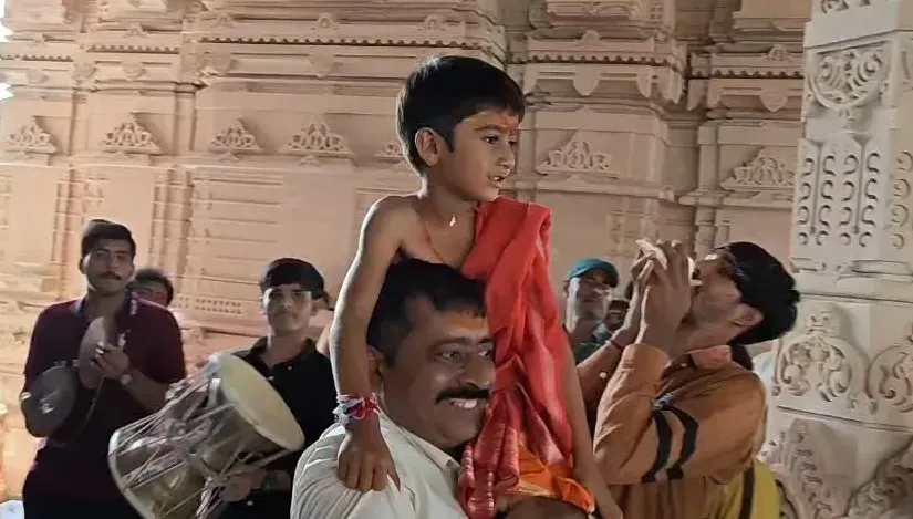 वलीनाथ धाम में कच्छ परिवार का महादान: बेटे 'श्रीयांश' को धर्म सेवा के लिए किया समर्पित