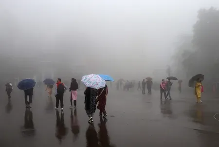गुजरात के कई जिले जलमग्न; बंगाल, बिहार और सिक्किम समेत कई राज्यों में बारिश का पूर्वानुमान