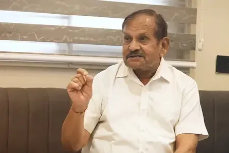 गुजरात के नानू भाई की 'आयुष्मान कार्ड' ने बदली जिंदगी, 'मोदी स्टोरी' ने शेयर किया वीडियो