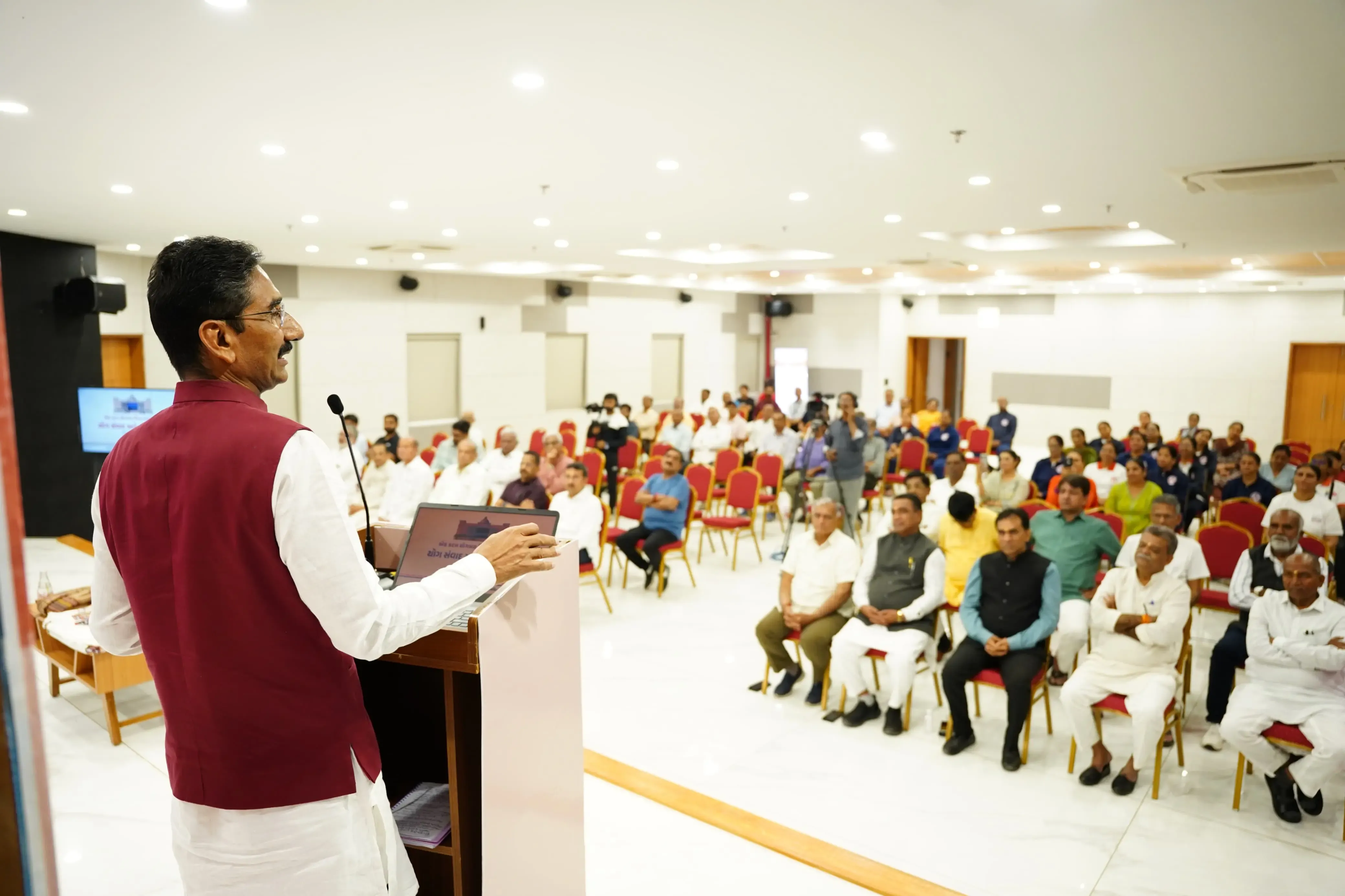 गुजरात के विधायकों से 'वन बूथ, वन योग क्लास' के तहत योग को बढ़ावा देने की अपील