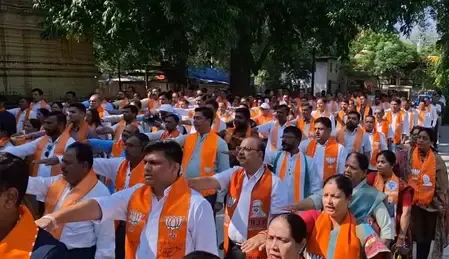 गुजरात में वंदे मातरम की 150वीं वर्षगांठ पर कार्यक्रम, भाजपा नेताओं और अधिकारियों ने सामूहिक गान गाया