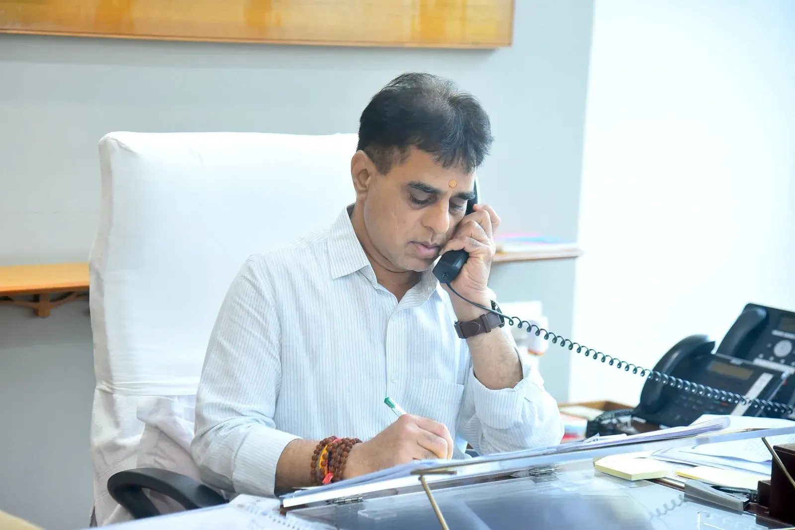 Gujarat minister orders doctor's transfer after woman resident 'slapped, abused' at Rajkot hospital