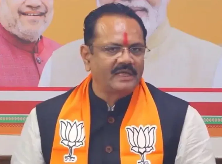 Jitu Vaghani slams Rahul Gandhi over Jharkhand student crackdown
