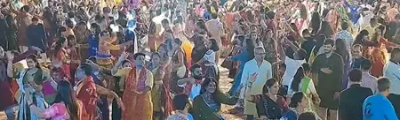 गुजरात : नवरात्रि पंडाल में 'ऑपरेशन सिंदूर' की गूंज, गरबा की धुन पर थिरके लोग