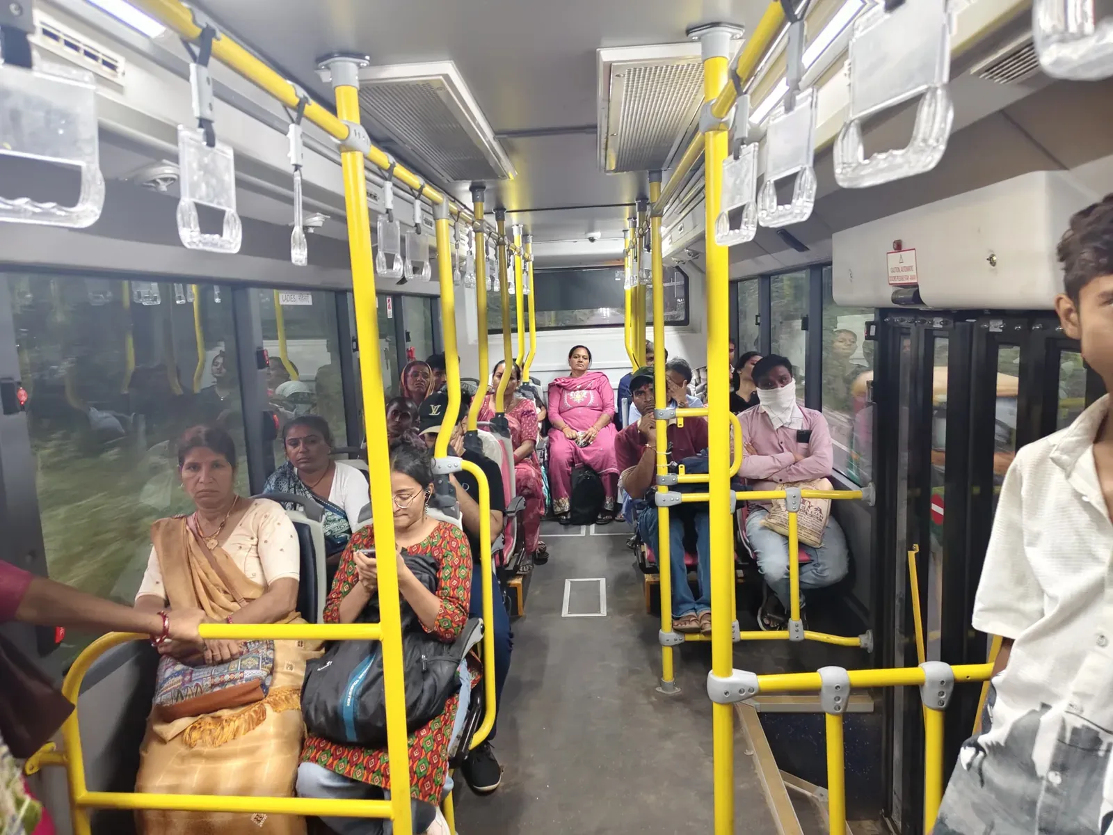 Gandhinagar e-bus: 2,254 women travel free on Raksha Bandhan 2025