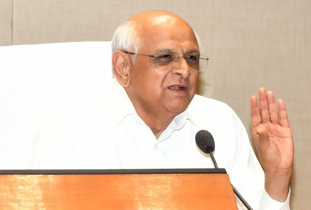 How has Gujarat managed to provide over 2.58 lakh homes in just three years?