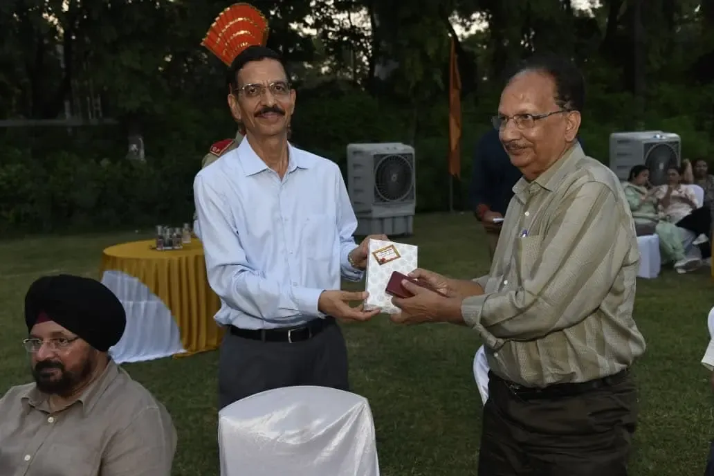 Gujarat Police honours 30+ retired DGP, ADGP officers at 'Salute Our Mentors' event
