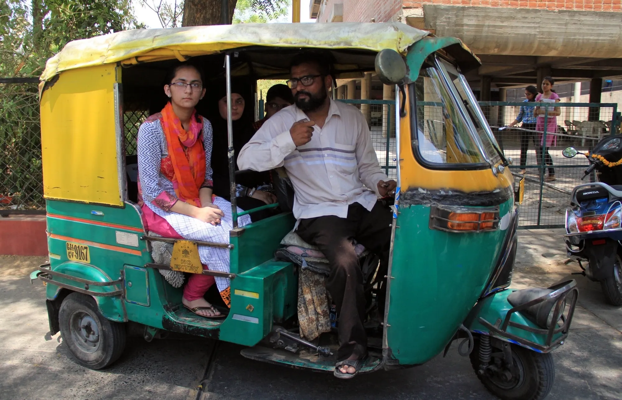 Are Ahmedabad's Rickshaws Without Meters Facing a Crackdown?