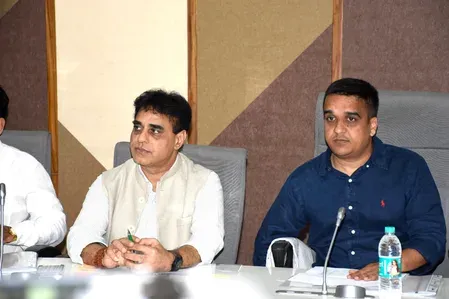 Surat flood relief: ₹29 crore insurance claims settled, ₹20 crore disbursed
