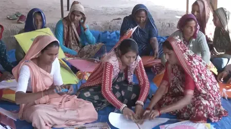 गुजरात सरकार की योजनाओं का लाभ लेकर आत्मनिर्भर बन रहीं ग्रामीण महिलाएं 