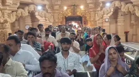 गुजरात : सोमनाथ मंदिर में सावन के भक्तों की उमड़ी भीड़, प्रशासन ने किए विशेष इंतजाम