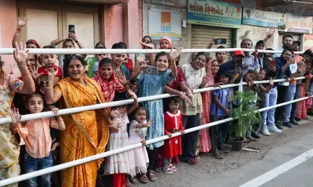 गुजरात: सोमनाथ में पीएम मोदी का गर्मजोशी से स्वागत, मंदिर को भारतीय सभ्यता की हिम्मत का प्रतीक बताया 