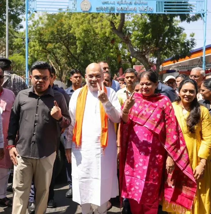 गुजरात स्थानीय निकाय चुनाव 2025: अमित शाह और जय शाह ने परिवार संग बूथ नंबर 38 पर डाला वोट
