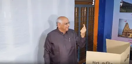 गुजरात स्थानीय निकाय चुनाव: मुख्यमंत्री भूपेन्द्र पटेल और उपमुख्यमंत्री संघवी ने किया मतदान